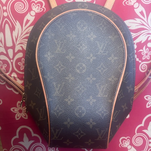 WOW POSHMARK Authentic Louis Vuitton Backpack = Festivals Concerts Pro Games! - Picture 6 of 16